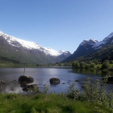 Semesterbostad Naustvoll Olden