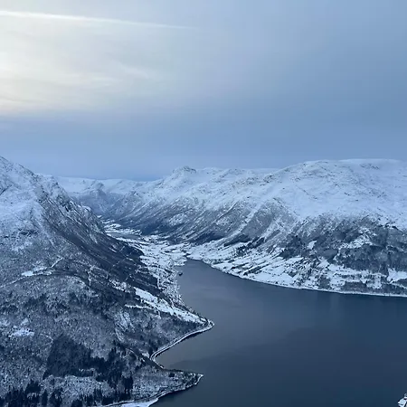 Feriehus Naustvoll Olden