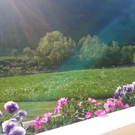 Naustvoll Vakantiehuis *