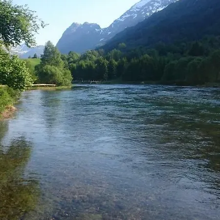 Naustvoll * Olden