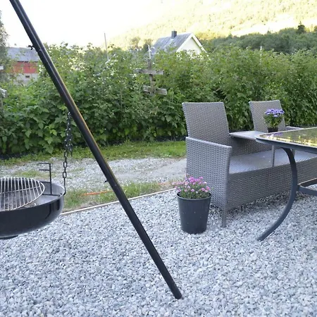 Naustvoll Tatil Evi *