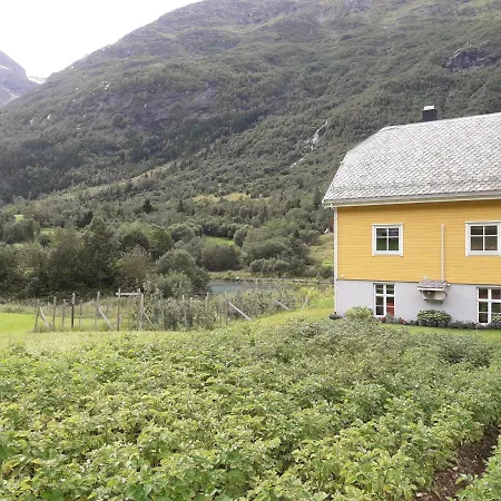 Naustvoll * Olden