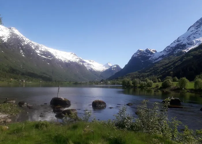 Semesterbostad Naustvoll Olden