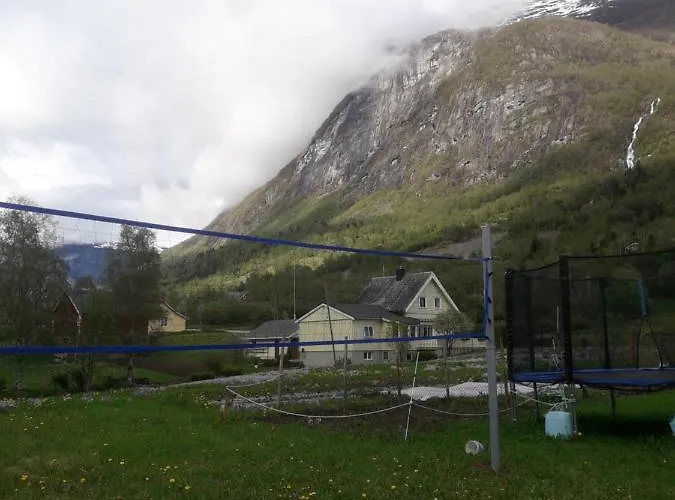 Naustvoll Semesterbostad *