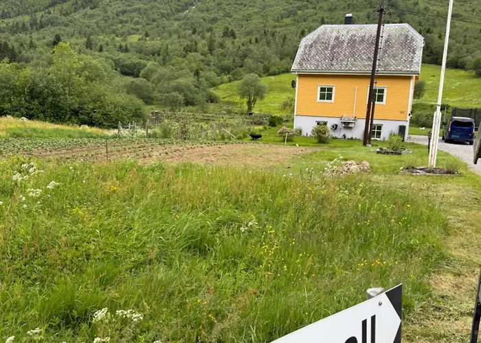 Naustvoll * Olden