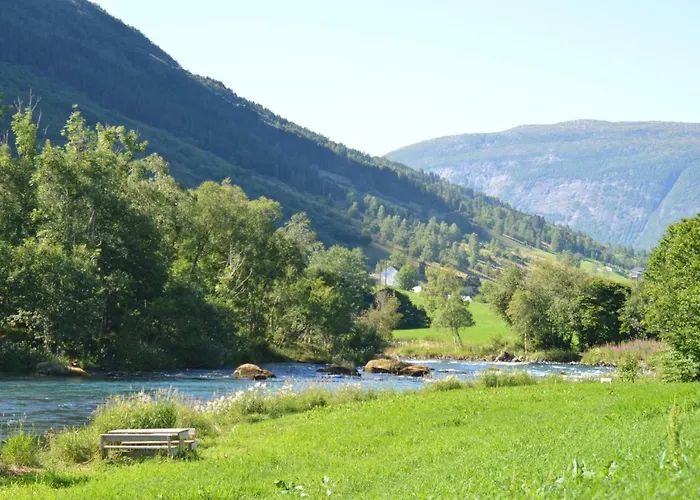 Semesterbostad Naustvoll Olden