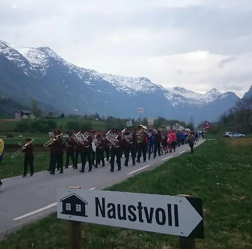 Semesterbostad Naustvoll *